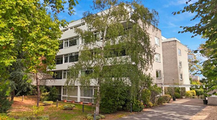 2 Bedroom Flat For Sale In Woodford Road, South Woodford, E18