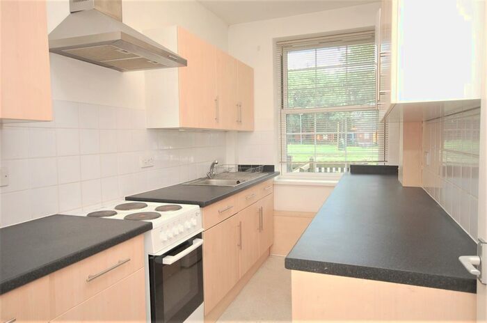 3 Bedroom Flat To Rent In Swan Mead, London, SE1