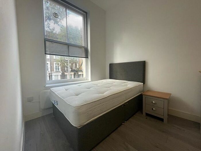 Studio To Rent In Ladbroke Grove, London, W10
