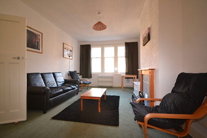 3 Bedroom Flat To Rent In Learmonth Park, Edinburgh, EH4