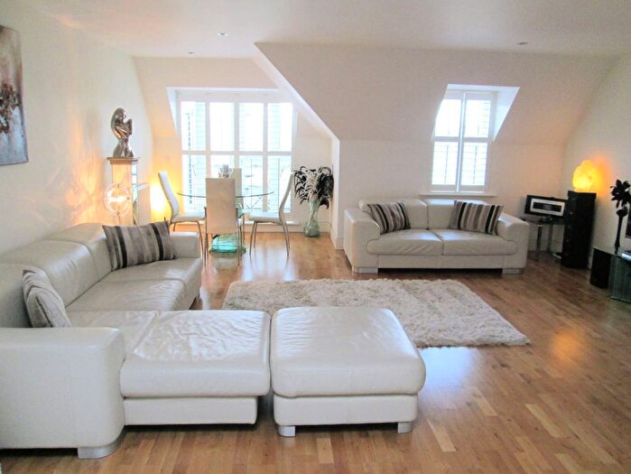 2 Bedroom Flat For Sale In - Main Road, Sidcup, Kent, DA14