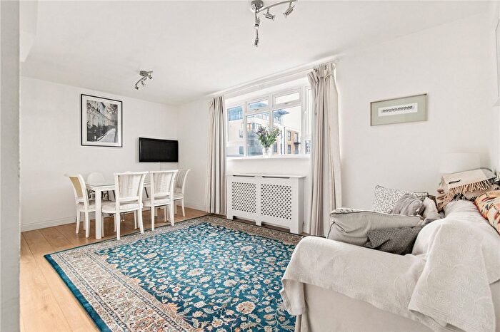 2 Bedroom Flat For Sale In Garratt Lane, London, SW17