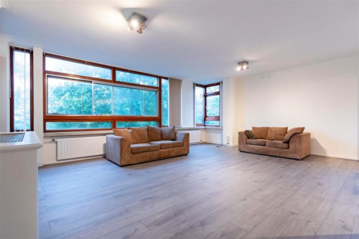 2 Bedroom Flat To Rent In Lyndhurst Court, Finchley Road, St John's Wood, NW8
