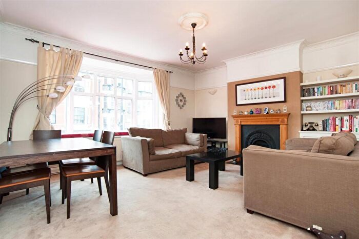 3 Bedroom Apartment To Rent In West End Lane, West Hampstead, NW6