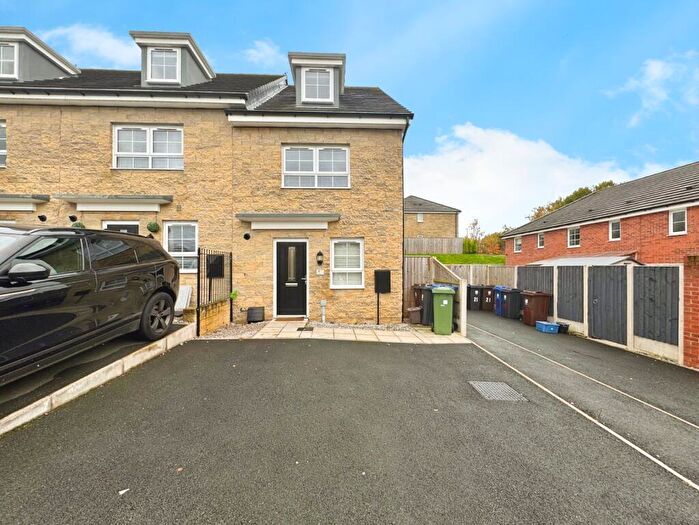 4 Bedroom Semi Detached House To Rent In Washford Avenue, Hyde, Greater Manchester, SK14