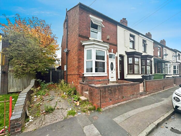 4 Bedroom End Terrace House To Rent In Gladstone Street, Walsall, WS2