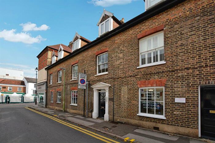 2 Bedroom Flat To Rent In High Street, Berkhamsted, HP4