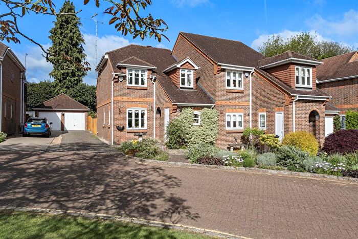 2 Bedroom Property For Sale In Sir Josephs Walk, Harpenden, AL5