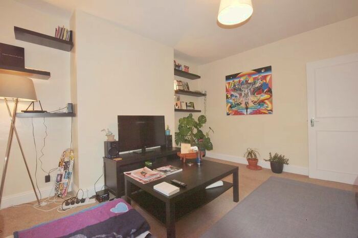 2 Bedroom Flat To Rent In Asylum Rd, Peckham, London, SE15