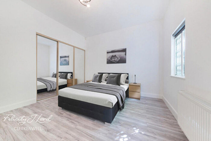 2 Bedroom Flat For Sale In - Goswell Road, London, EC1V