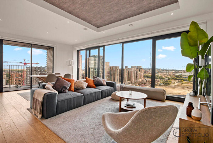 3 Bedroom Apartment For Sale In London City Island, Leamouth Peninsula, London, E14