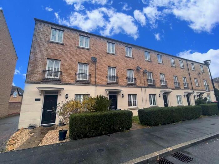 4 Bedroom Town House To Rent In Harlow Crescent, Oxley Park, Milton Keynes, MK4