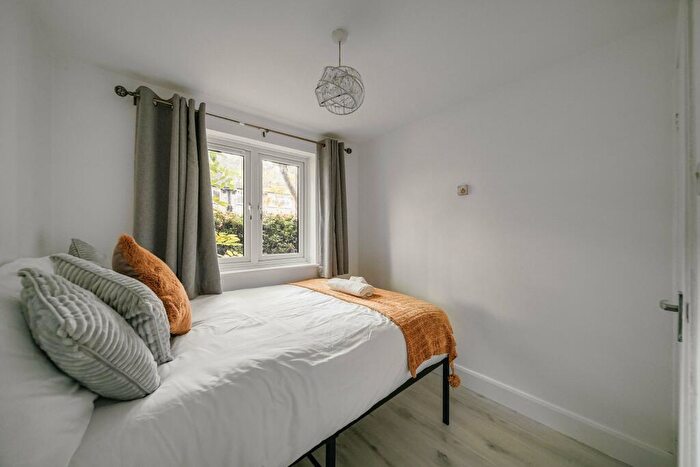 1 Bedroom Flat To Rent In Isambard Place, London, SE16