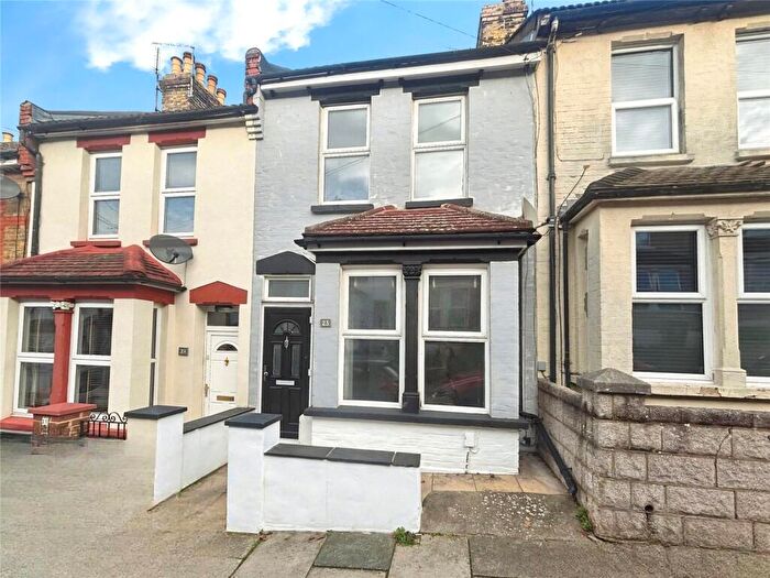 3 Bedroom Terraced House To Rent In Cecil Road, Rochester, Kent, ME1