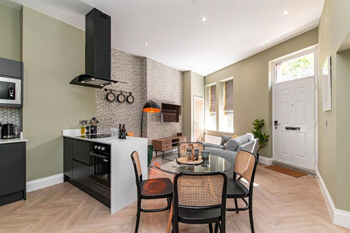 2 Bedroom Flat To Rent In Chelmsford Grove, Sandyford, Newcastle Upon Tyne, NE2