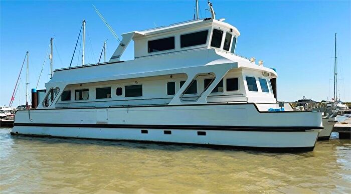 3 Bedroom House Boat For Sale In Essex Marina, Wallasea Island, Rochford, Essex., SS4