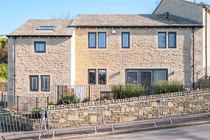 2 Bedroom End Terrace House For Sale In Newgate Fold, Holmfirth, HD9