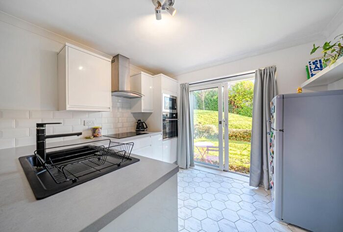 1 Bedroom Flat For Sale In Queensmere Road, London, SW19