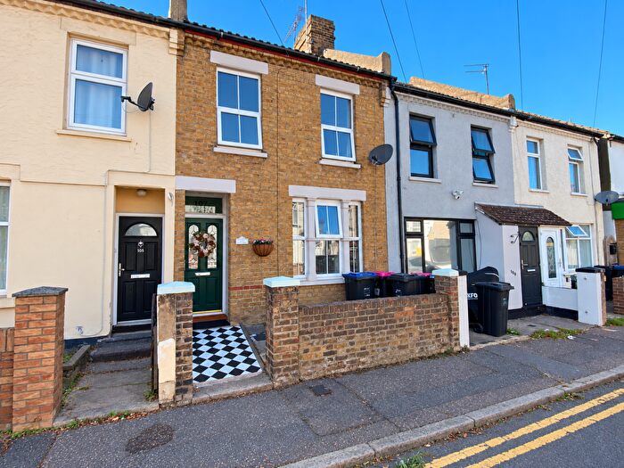 2 Bedroom Terraced House For Sale In Park Street, Westcliff-on-sea, Southend-on-sea, SS0