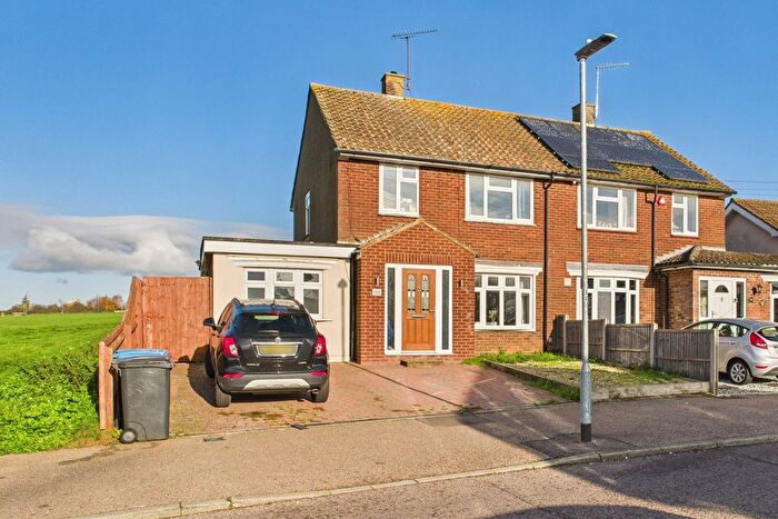 3 Bedroom Semi-detached House For Sale In Great Elms Road, Hemel Hempstead, HP3