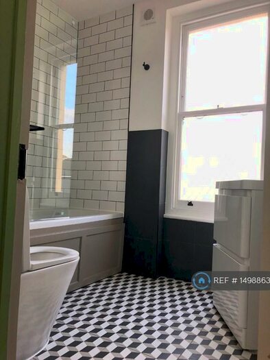 2 Bedroom Flat To Rent In Meeting House Lane, London, SE15