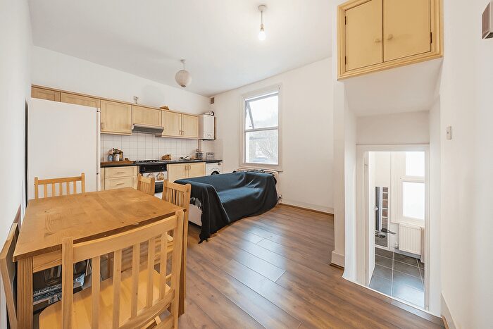 2 Bedroom Flat To Rent In Tasman Road, Sw, SW9