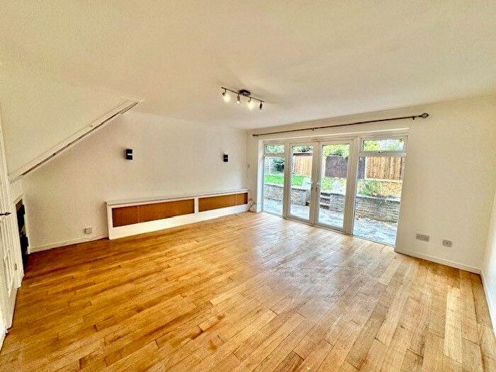 3 Bedroom Semi-Detached House To Rent In Powster Road, Bromley, BR1