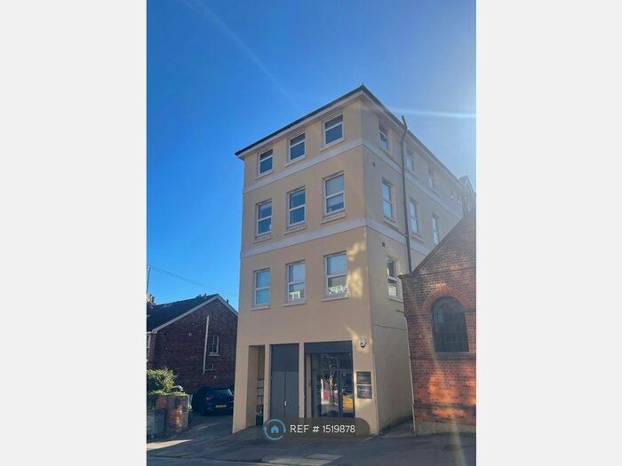 2 Bedroom Flat To Rent In Grosvenor House, Tunbridge Wells, TN1