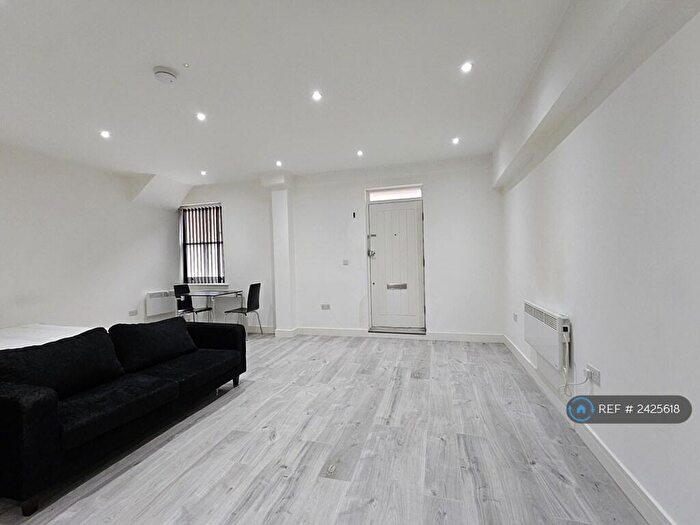 Studio To Rent In Drayton Park, Islington, N5