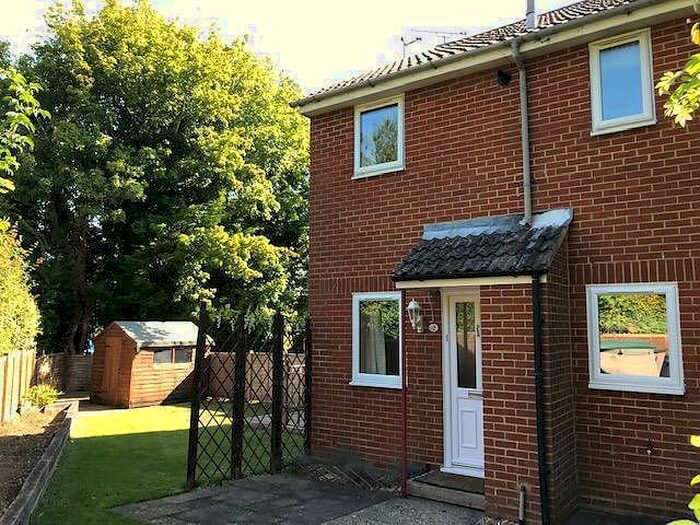 1 Bedroom House To Rent In Black Dam, RG21