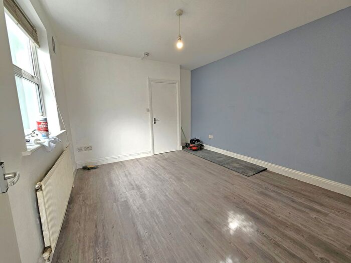 Studio To Rent In Tubbs Road, Willesden Junction, NW10