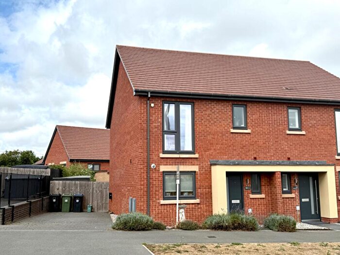 3 Bedroom Semi-Detached House For Sale In Blackberry Lane, Stratford-upon-avon, Warwickshire, CV37