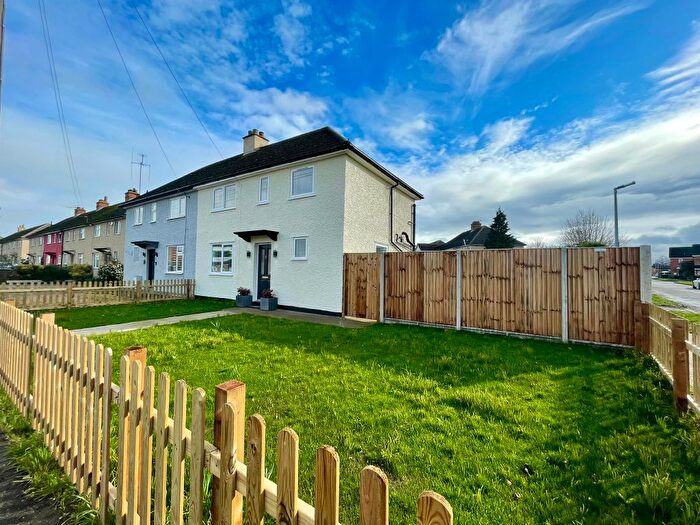 3 Bedroom Semi-Detached House For Sale In Potton Road, Biggleswade, SG18