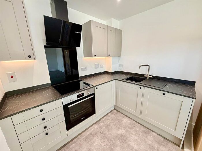 2 Bedroom Flat To Rent In Flat, Martin Court, Hastings, TN34
