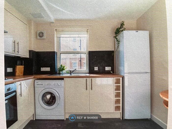 3 Bedroom Flat To Rent In Malbet Park, Edinburgh, EH16