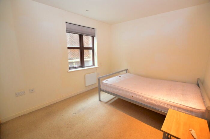 1 Bedroom Apartment To Rent In Queens Gardens, Queens Tower, Park Grange Road, Sheffield, S2