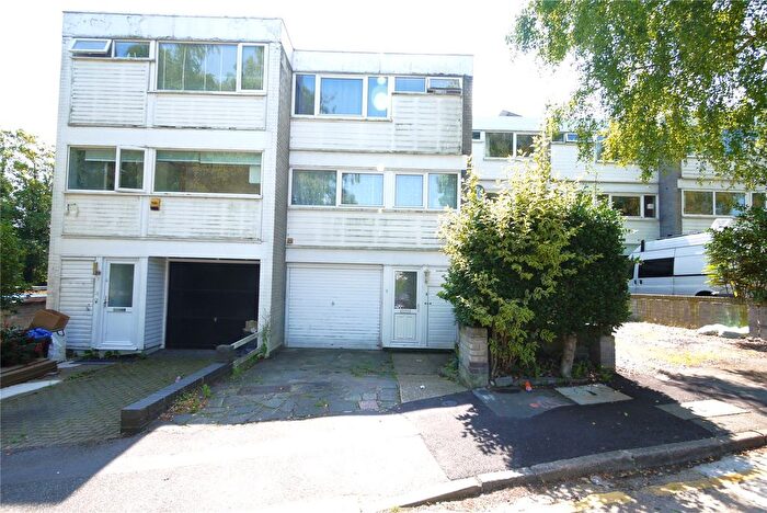 3 Bedroom Terraced House To Rent In Cameron Close, Brentwood, Essex, CM14