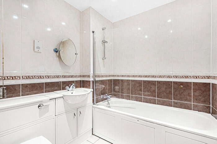 2 Bedroom Apartment To Rent In Rotherhithe Street, London, SE16