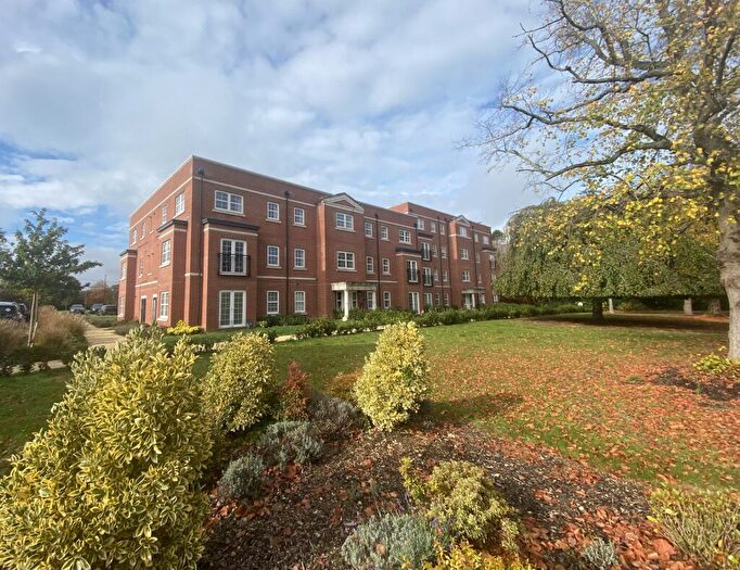 2 Bedroom House For Sale In Redland Way, Bricket Wood, AL2