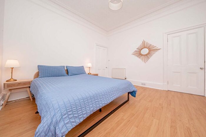 1 Bedroom Flat To Rent In Mcdonald Road, Edinburgh, EH7