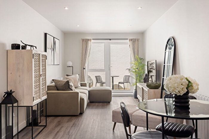 2 Bedroom Flat For Sale In Hamilton Street, Charlton Kings, Cheltenham, GL53