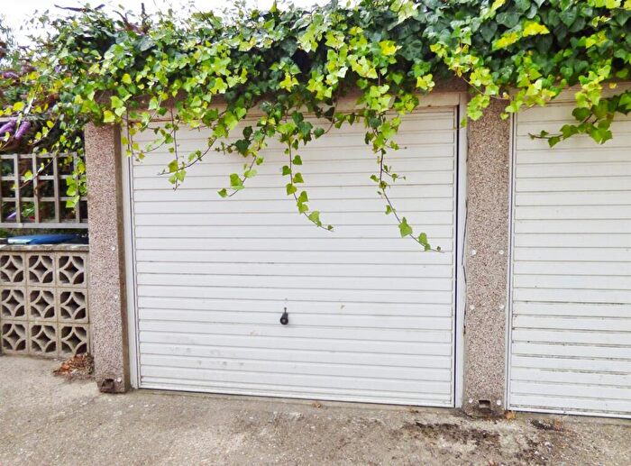 Garage / Parking To Rent In South Terrace, Littlehampton, BN17