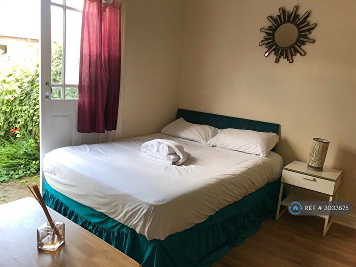 Studio To Rent In Eade Road, London, N4