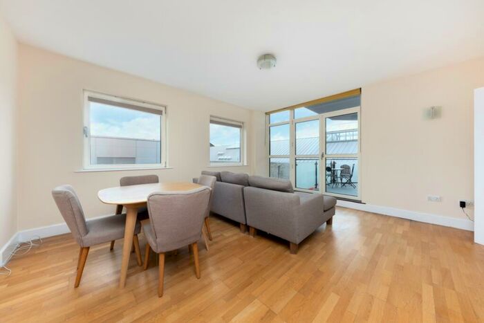 2 Bedroom Flat To Rent In Artichoke Hill London, E1W