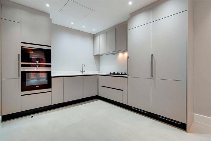 3 Bedroom Apartment To Rent In Fitzjohns Avenue, Hampstead, London, NW3