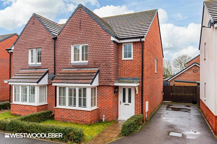 3 Bedroom Semi-Detached House For Sale In Keen Avenue, Buntingford, SG9