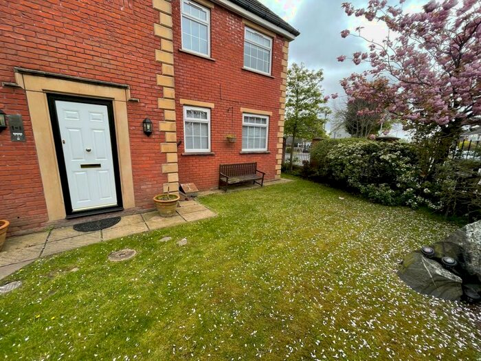 2 Bedroom Flat To Rent In Deyes Court, Maghull, L31