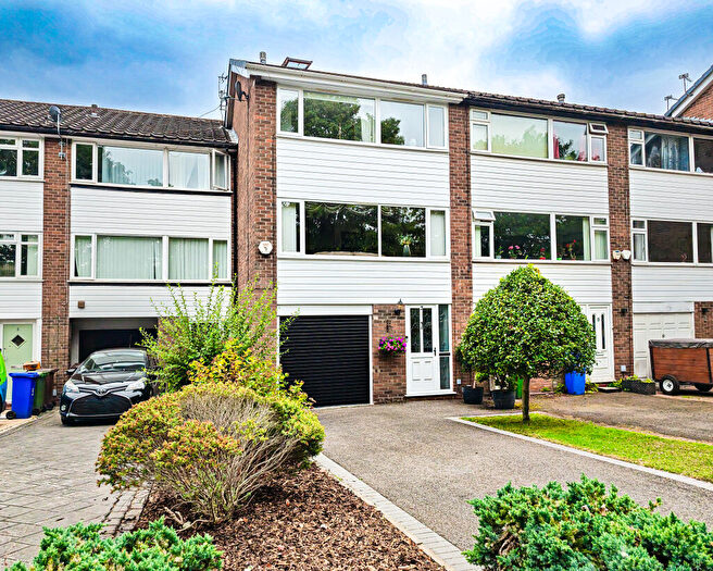 3 Bedroom Town House For Sale In Green Hill Road, Godley, Hyde, SK14