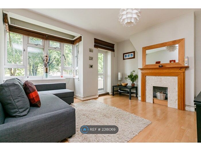 3 Bedroom Flat To Rent In Selby House, London, SW4