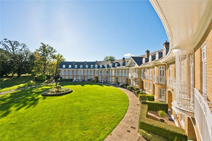 6 Bedroom Terraced House To Rent In Lakeside Grange, Weybridge, Surrey, KT13